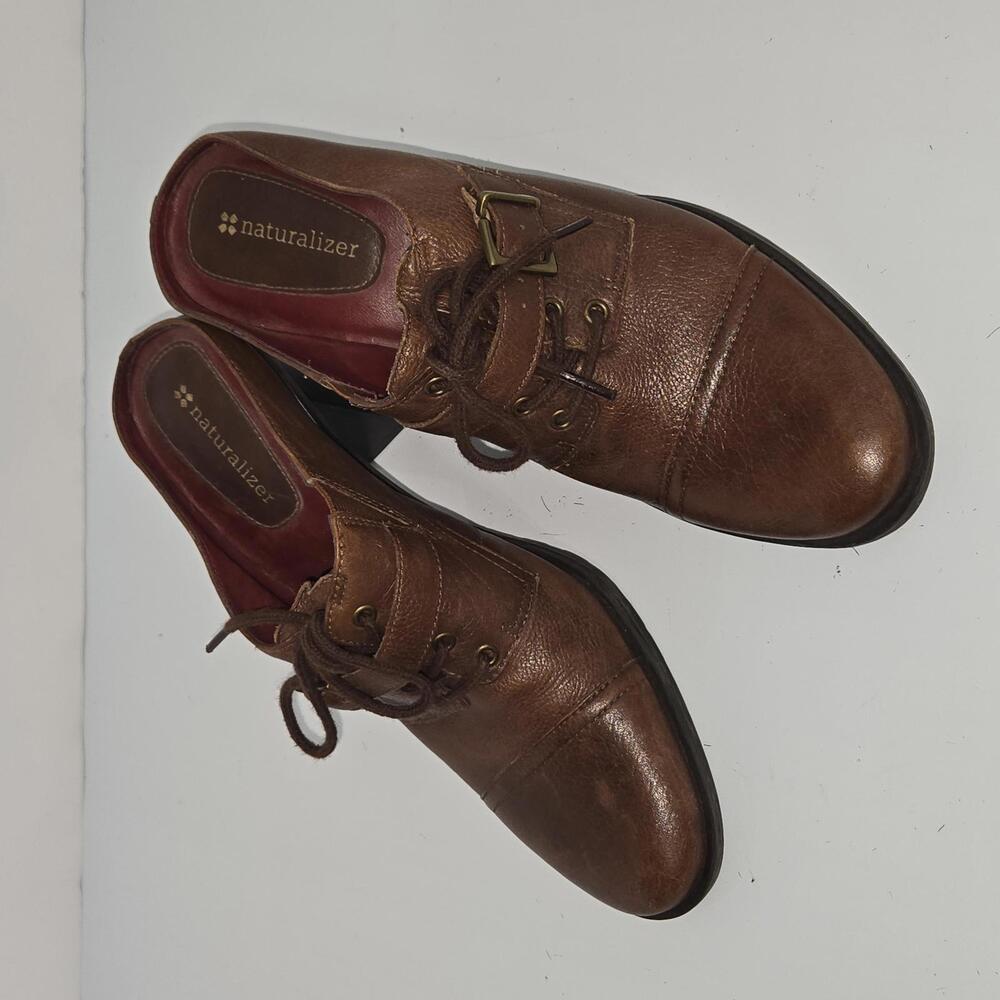 067 Naturalizer Brown Leather Slip On Shoes Size 8.5 but fits like a 7.5